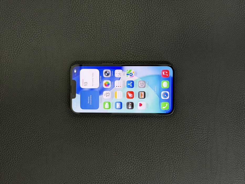 iPhone 16e - 8 цикъла