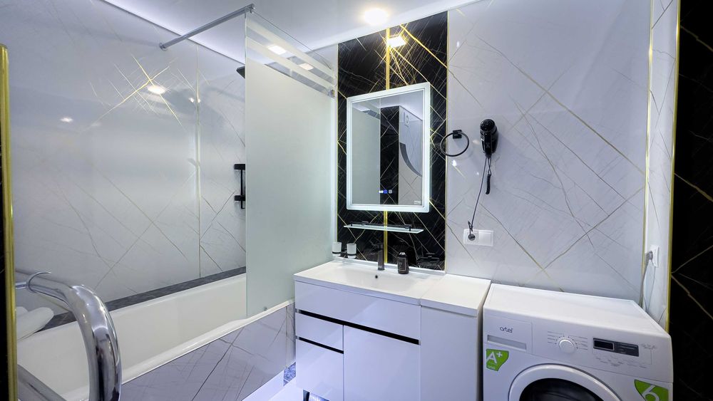 Своя посуточно ! Хамид Алимджан 13Б. Центр. Метро. Панорамный вид.