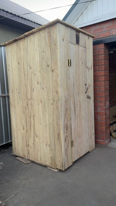 Уличный туалет деревянный