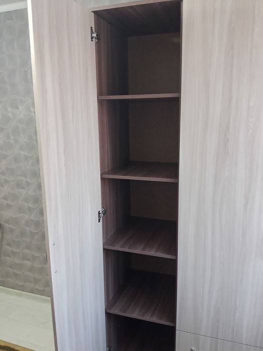 Продам шкаф спальный