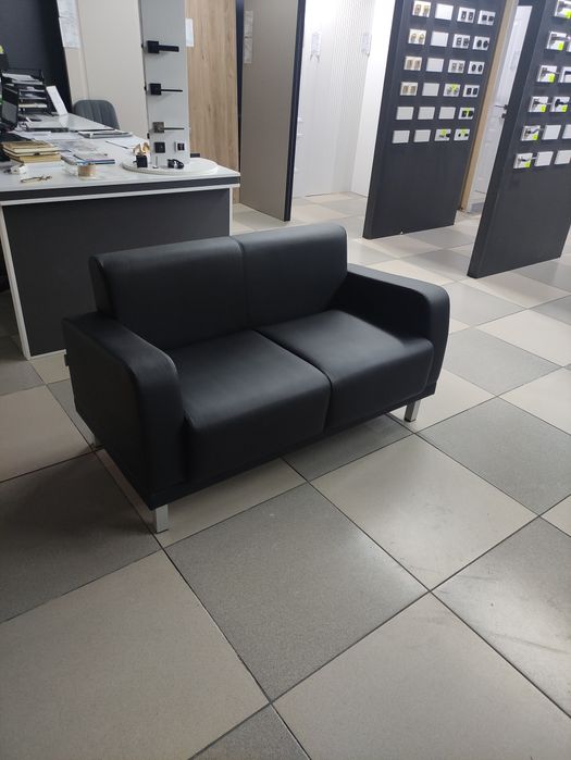 Кожаный диван, на две персоны