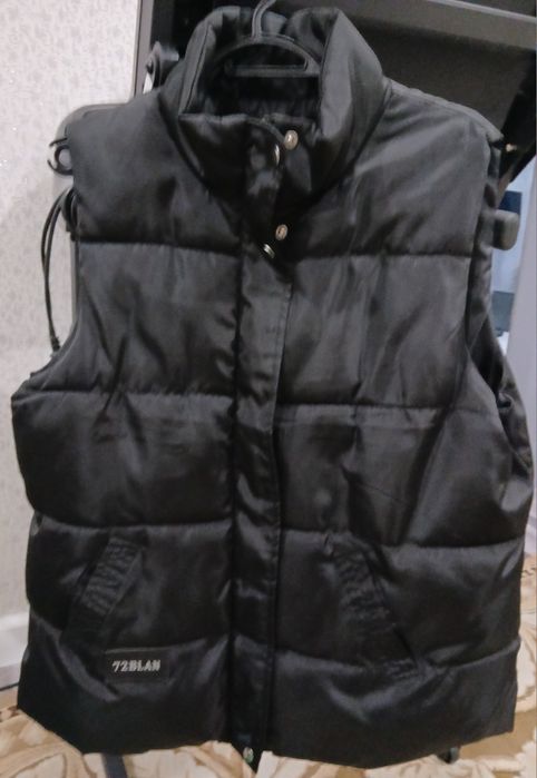 Безрукавка уни черная 50р 5000 торг!