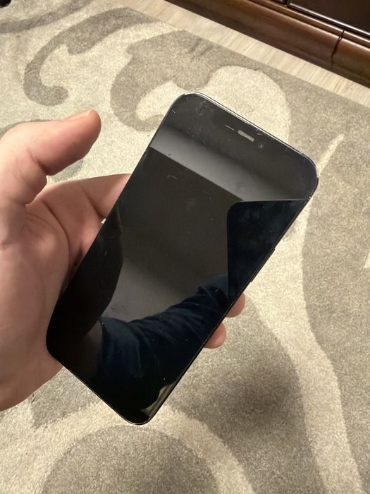 Vând iPhone 12 negru