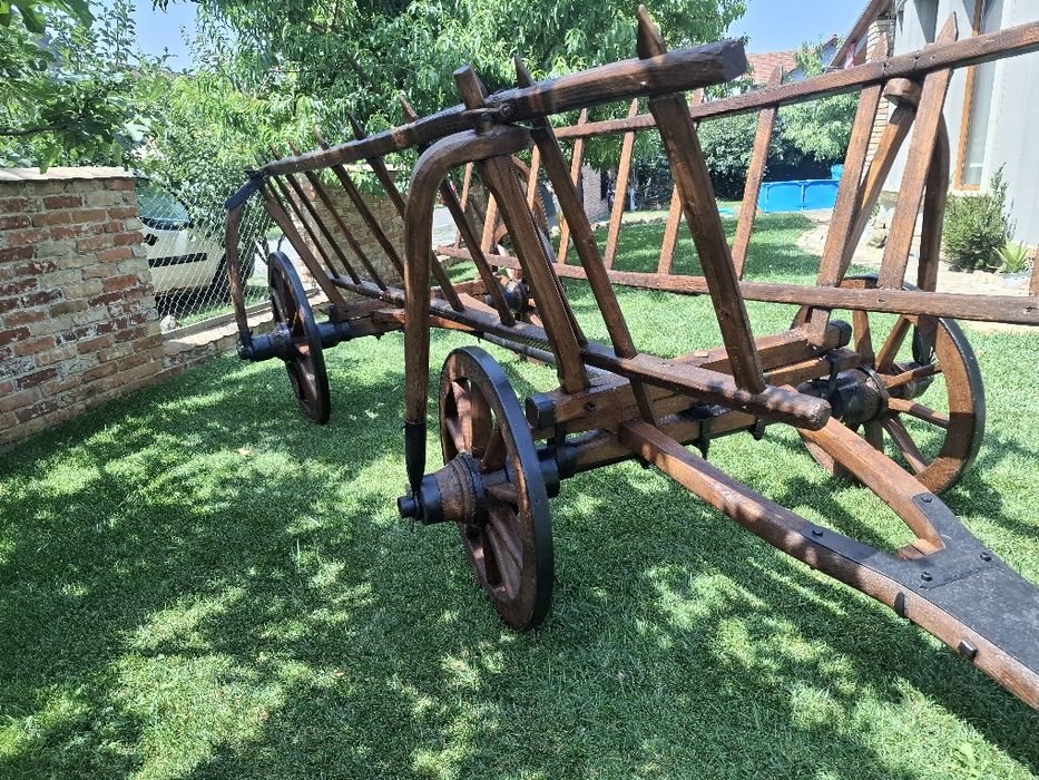 Căruță cu roți de lemn