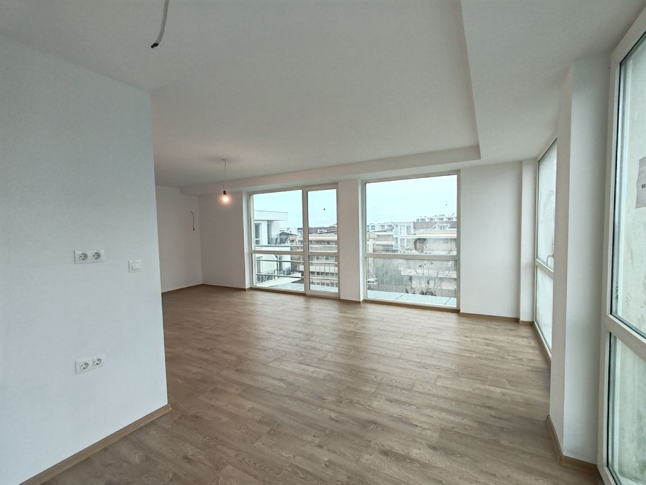 Продава се Тристаен апартамент в Бургас, Сарафово - 105 кв.м за 486 €/кв.м - Снимка #4