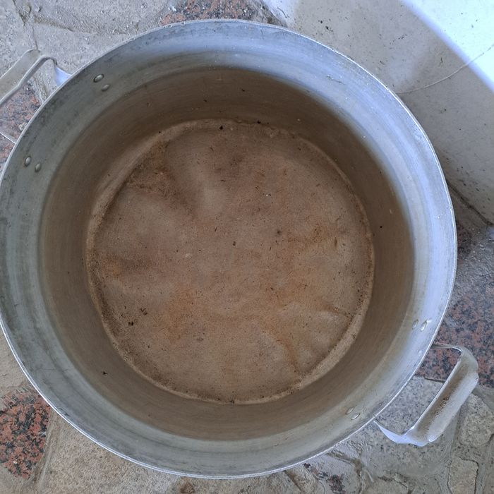 Продам большую кастрюлю