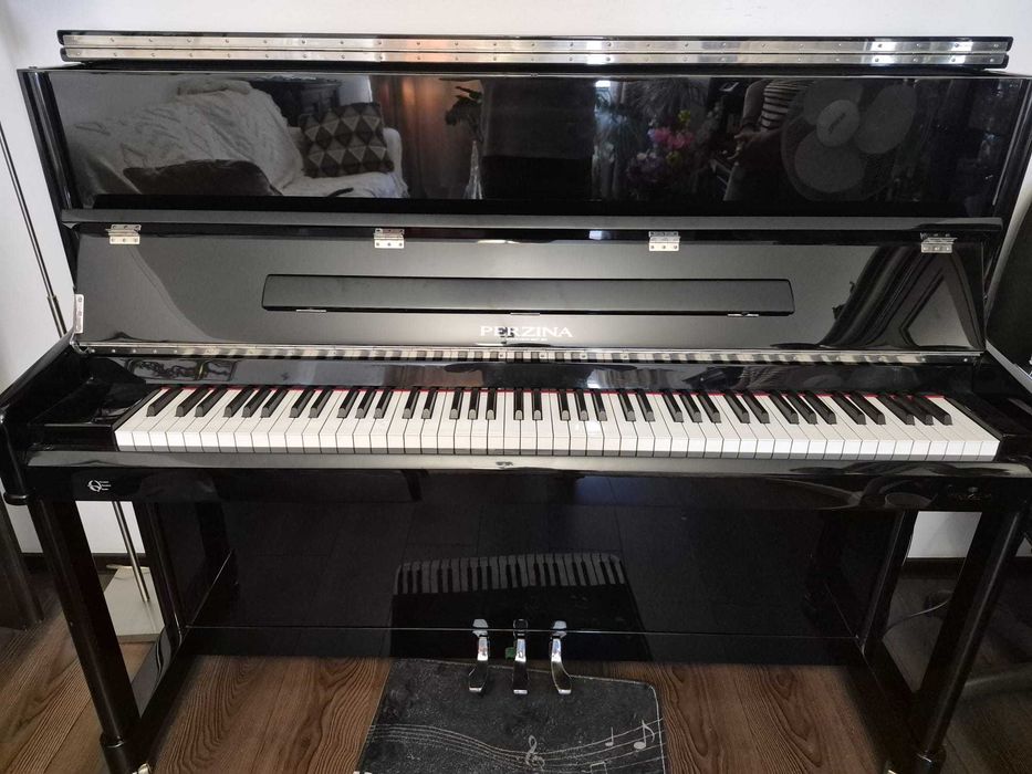 Vand pianina acustica ”Perzina” model GP122