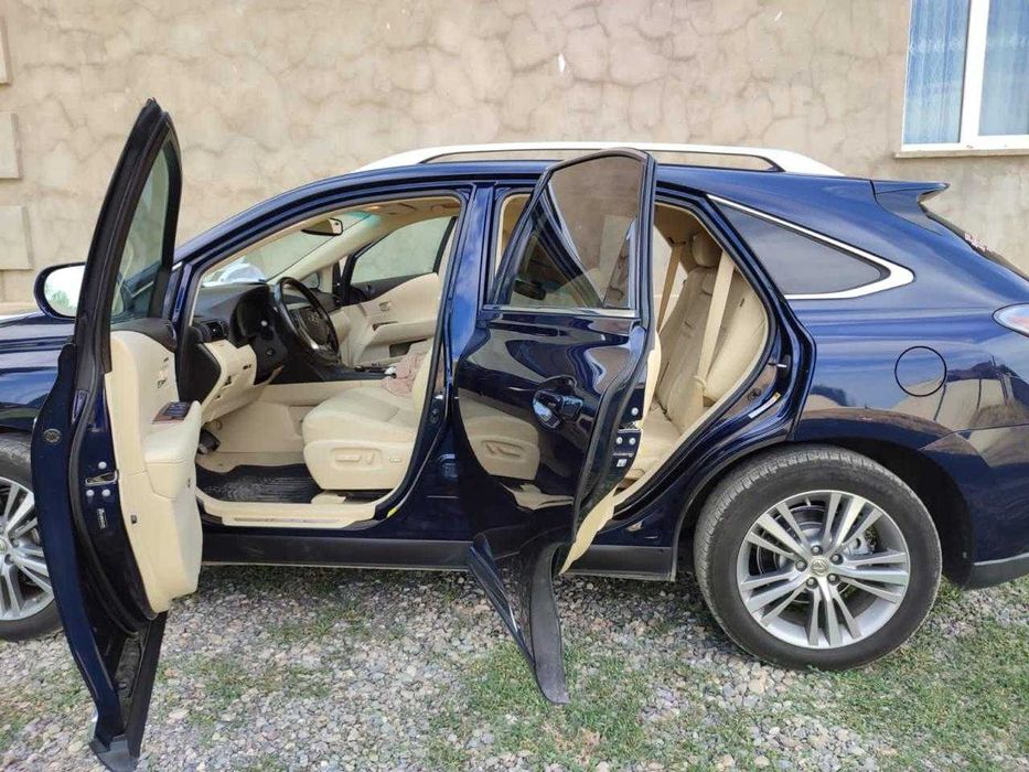 Машина Lexus RX 350