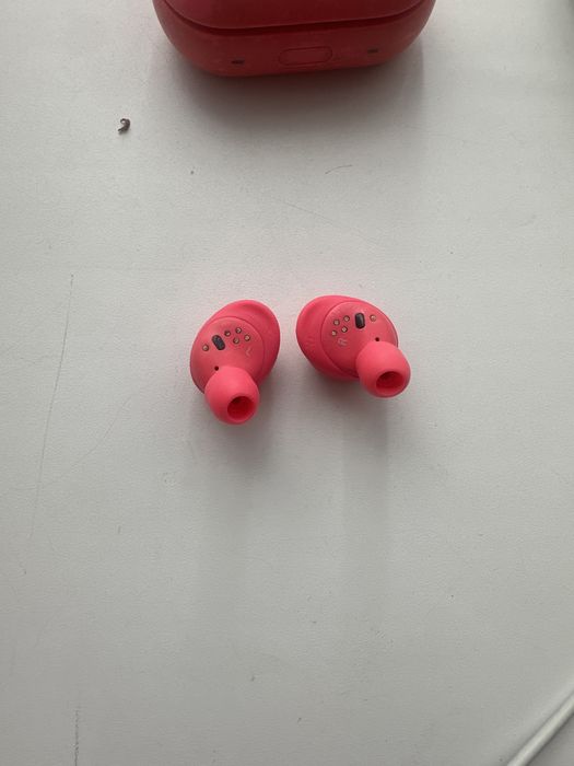 Продам наушники самсунг gear iconX