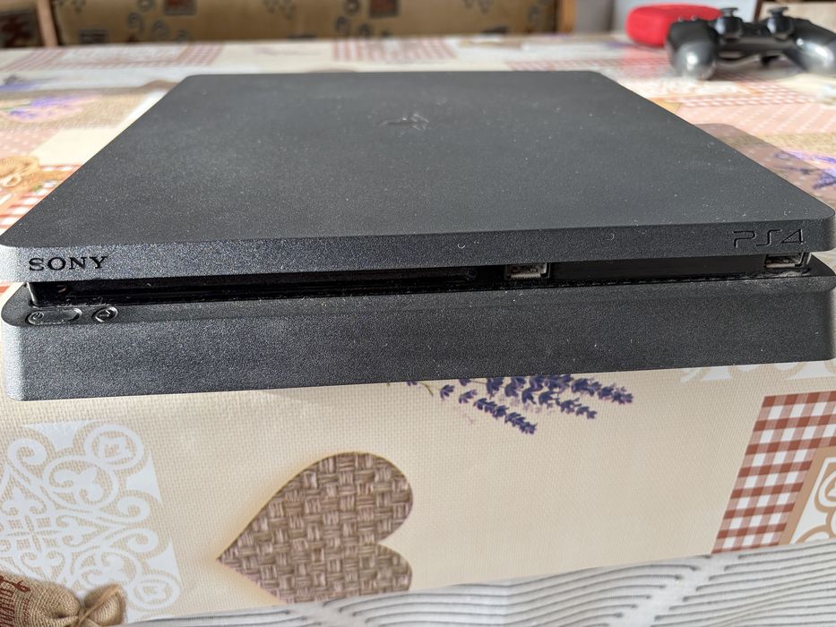 Ps4 slim foarte bun!