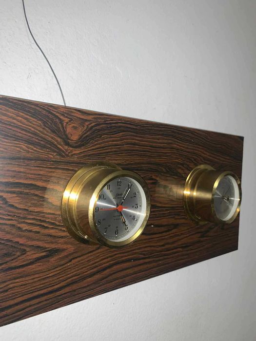 Ceas/Barumetru in carcasa din bronz decor amplasat pe lemn