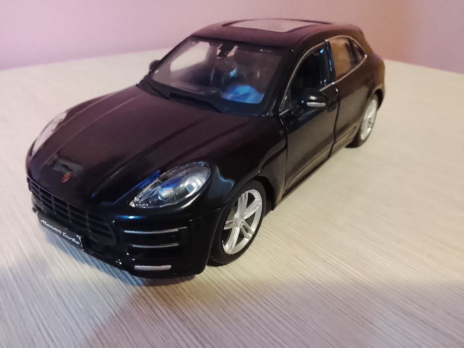 Колички Bburago 1/24