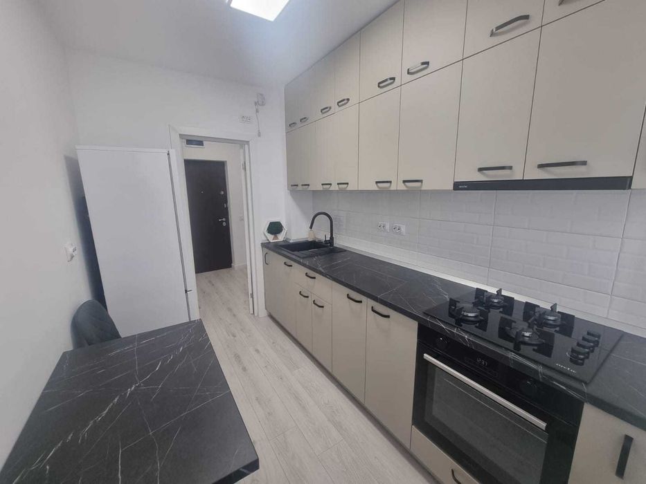 Particular inchiriez ap 2 cam Unirii, metrou, RENOVAT, loc de parcare!
