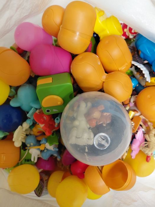 Продам киндер игрушки