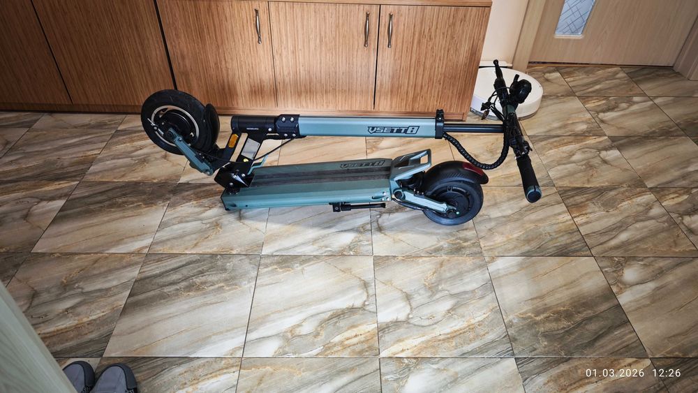 Продавам електрическа тротинетка Vsett 8