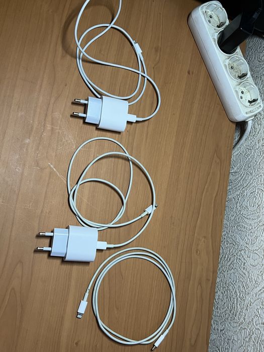 Оригинальные зарядки Apple 20W в хорошем состоянии