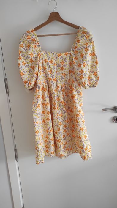 Рокля на цветя в жълто и оранжево