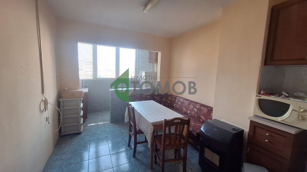 Двустаен апартамент с кухня в кв. Опълченски