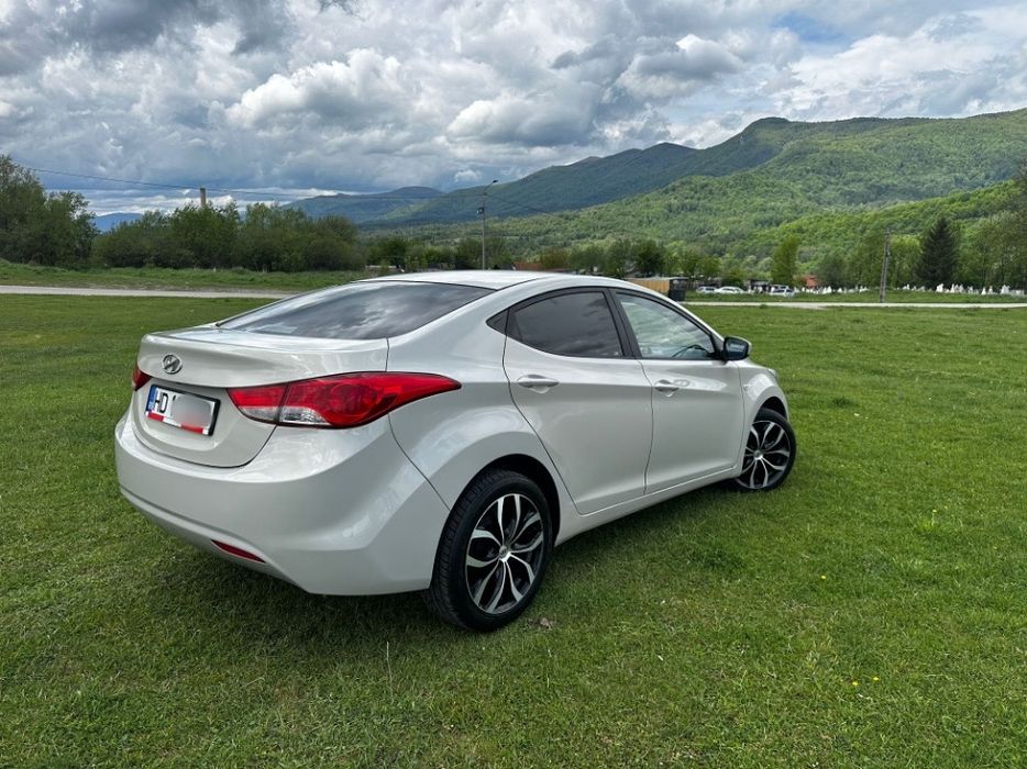 Hyundai elantra,an 2012,benzina +gpl,taxe la zi