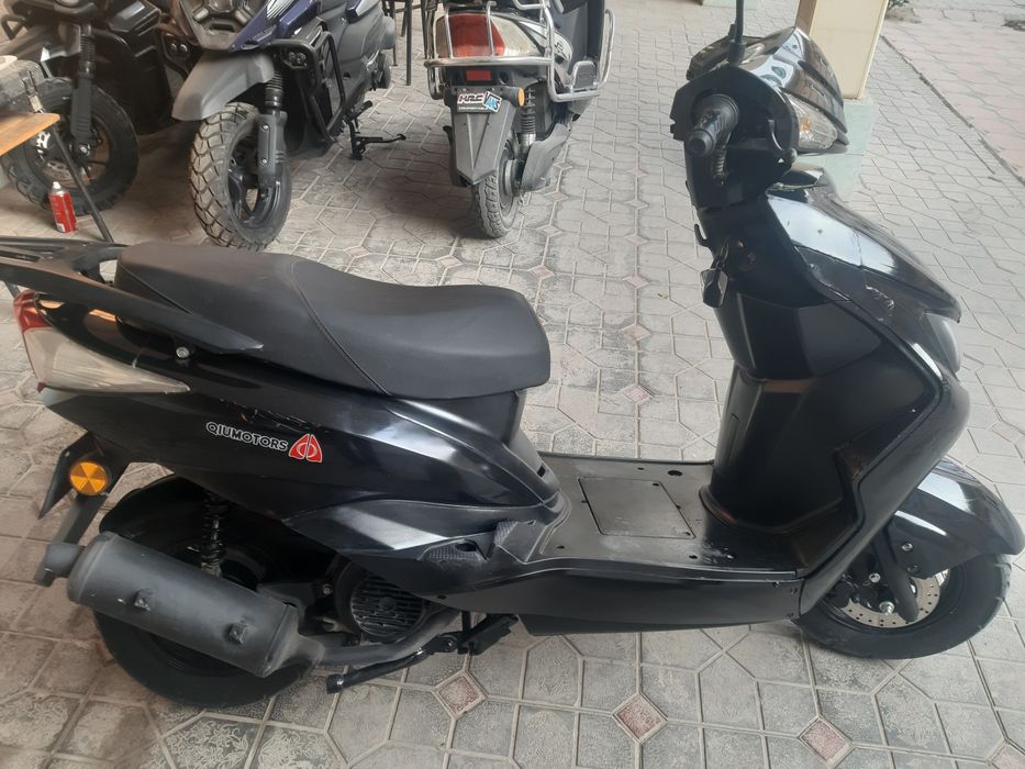 Skuter Qiumotors 125 cc