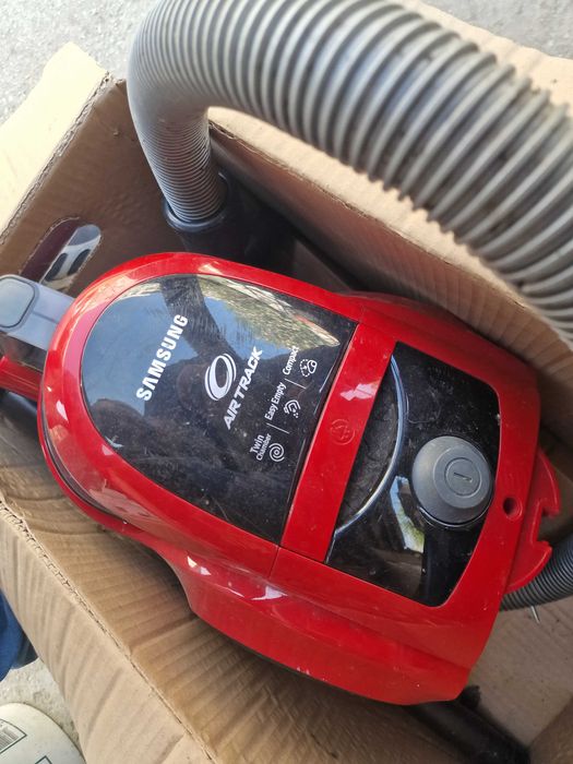 Aspirator SAMSUNG cu accesorii stare impecabila