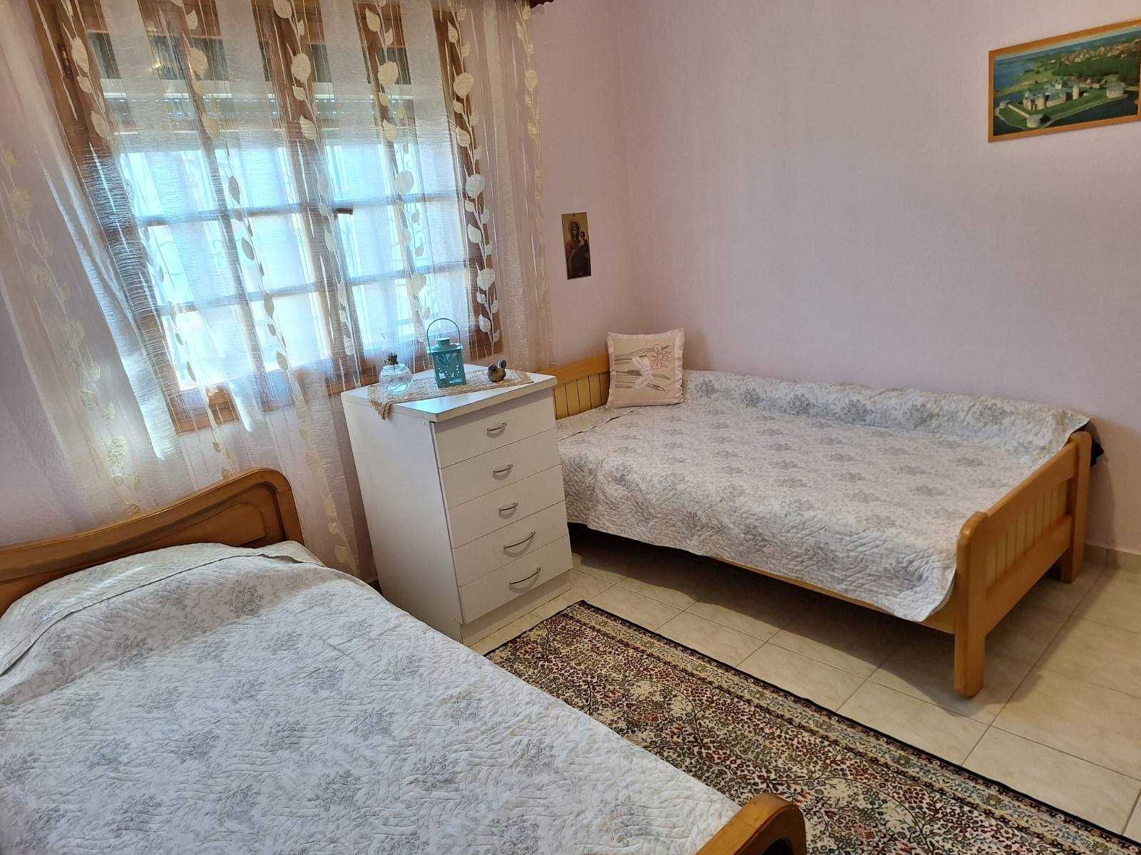 Вила Тео,400м до плажа,2 спални,5 гости,двор с барбекю,Паралия Офринио ...