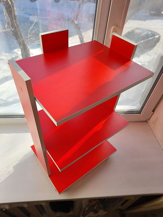 Продаётся: Зеркало, Кушетка, Этажерка.