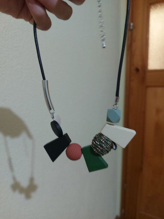 Чисто ново уникално стилно и елегантно колие