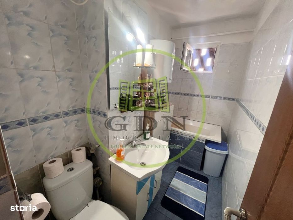 Apartament 2 camere, semidecomandat, cartier Craiovita Noua, zona Mate