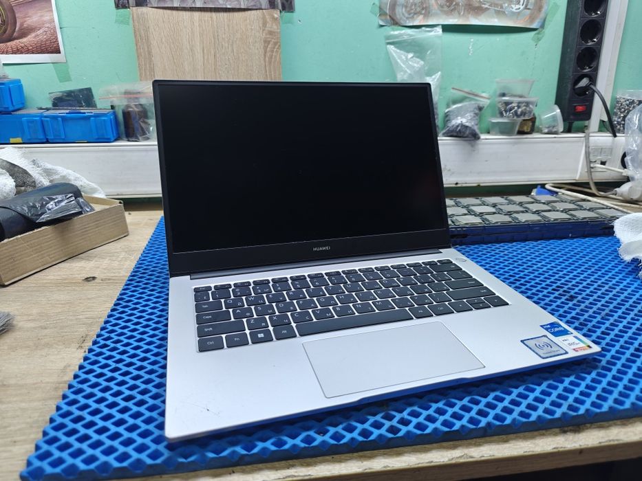 Ноутбук Huawei i5/8gb/ssd512