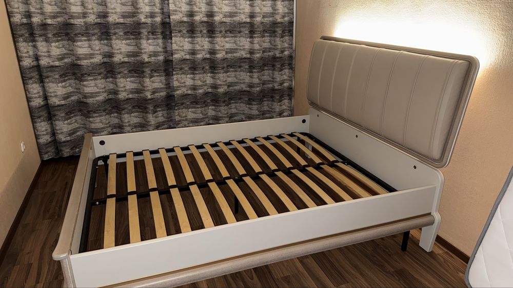 Кровать 200*180 дерево