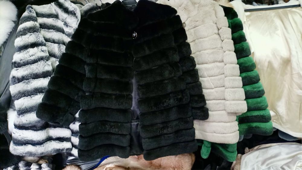 Vand haina de blana din Chinchilla-Rex toate marimile 1300 lei!!