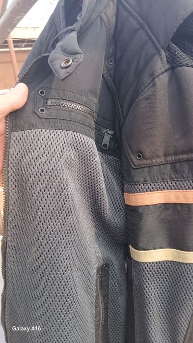 Лятно мото яке Harley Davidson.