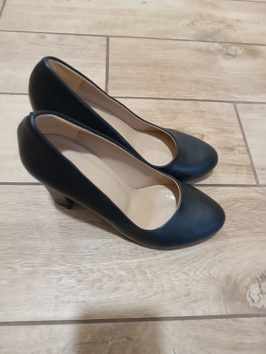 Дамски обувки с ток