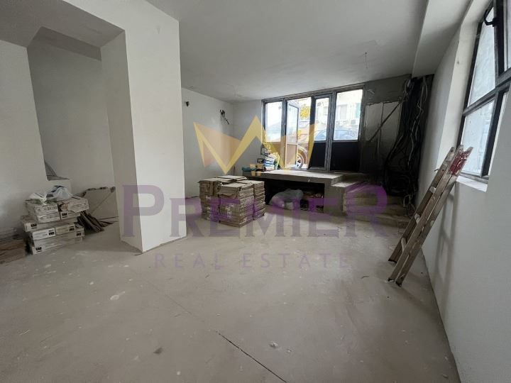 Дава се под наем Магазин в Варна, Лятно кино Тракия - 90 кв.м за 459 € - Снимка #4