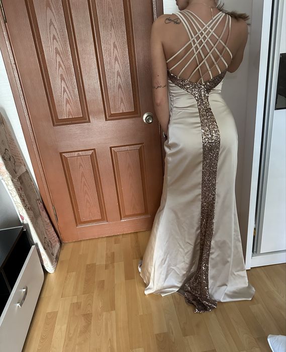 Официална рокля размер С