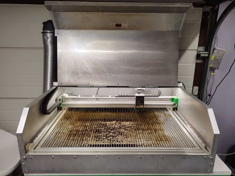 Продавам диоден лазер за рязане и гравиране – 600×900 мм