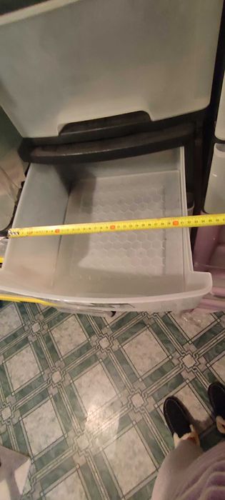 Шкаф с чекмеджета