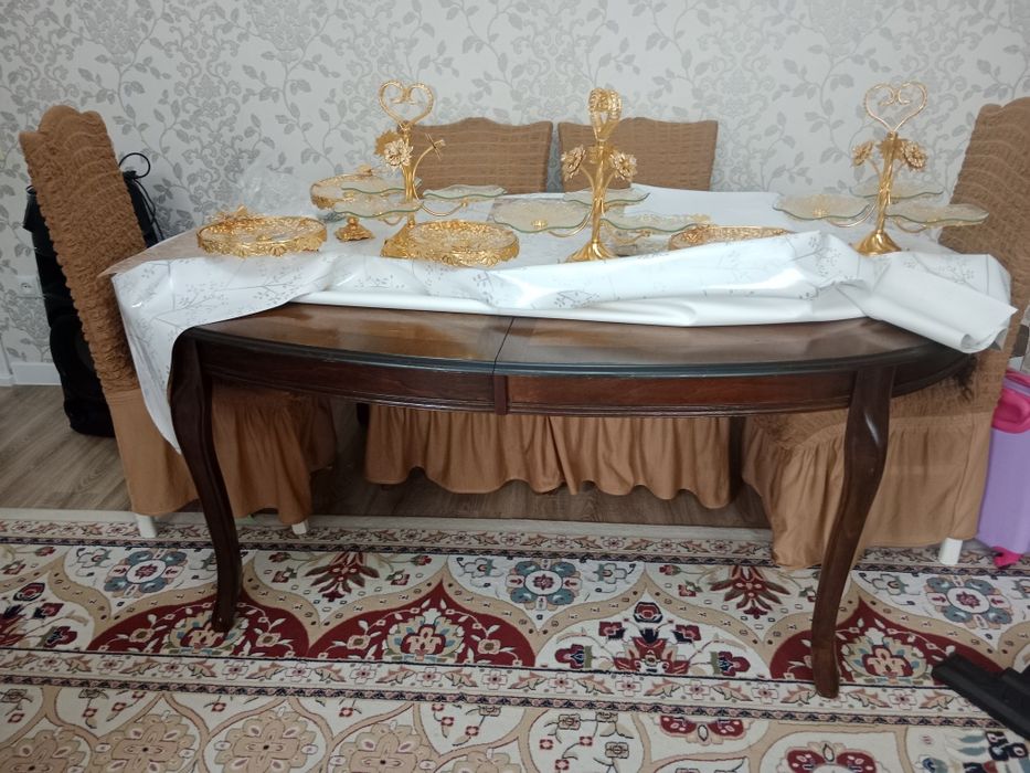 Продам стол и стулья настоящее дерево дуб