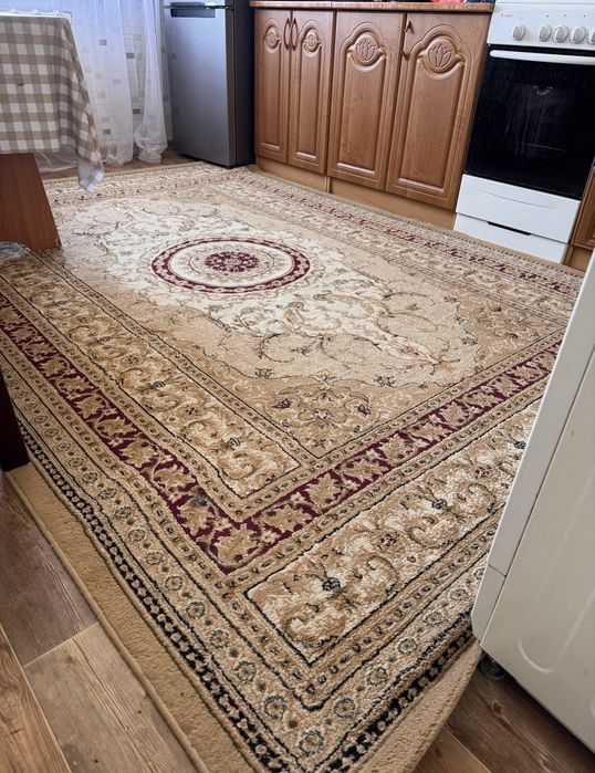 Продам ковёр в хорошем состоянии