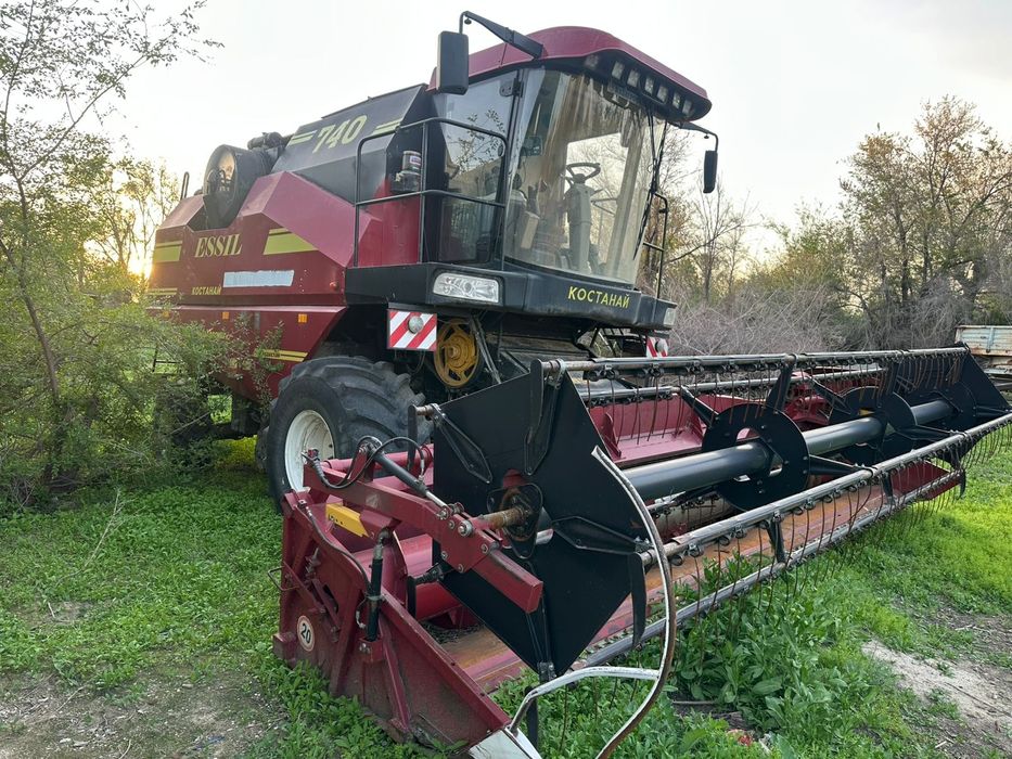 Камбайн Есил 740