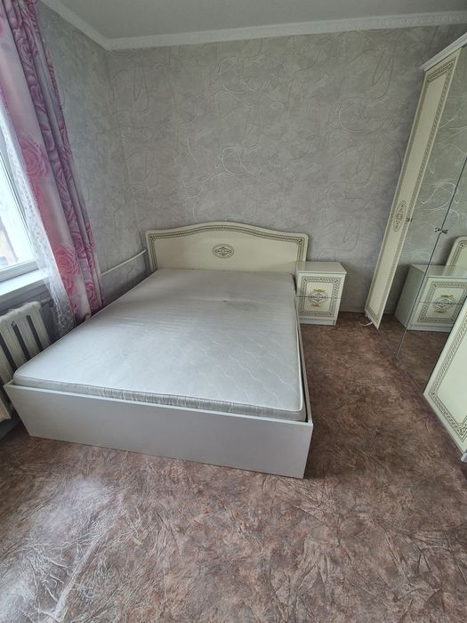 Продам спальный гарнитур
