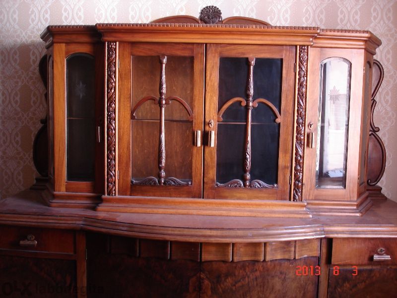 Масивен, аристократичен, холен бюфет