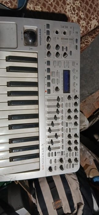 Novation x station 25