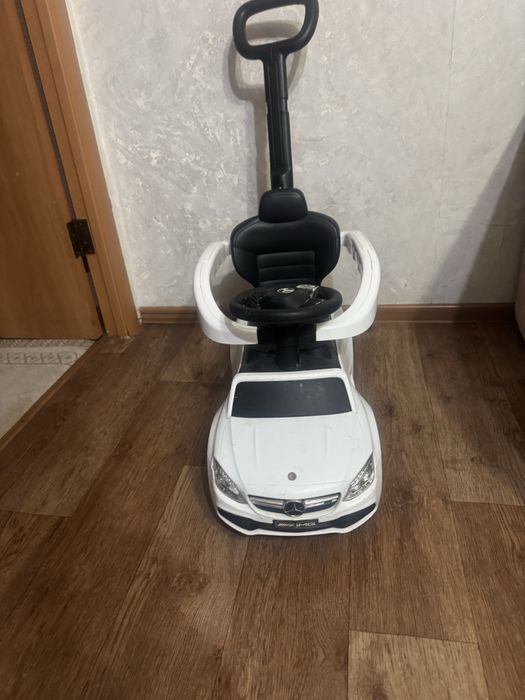 Продам детскую машинку 10000