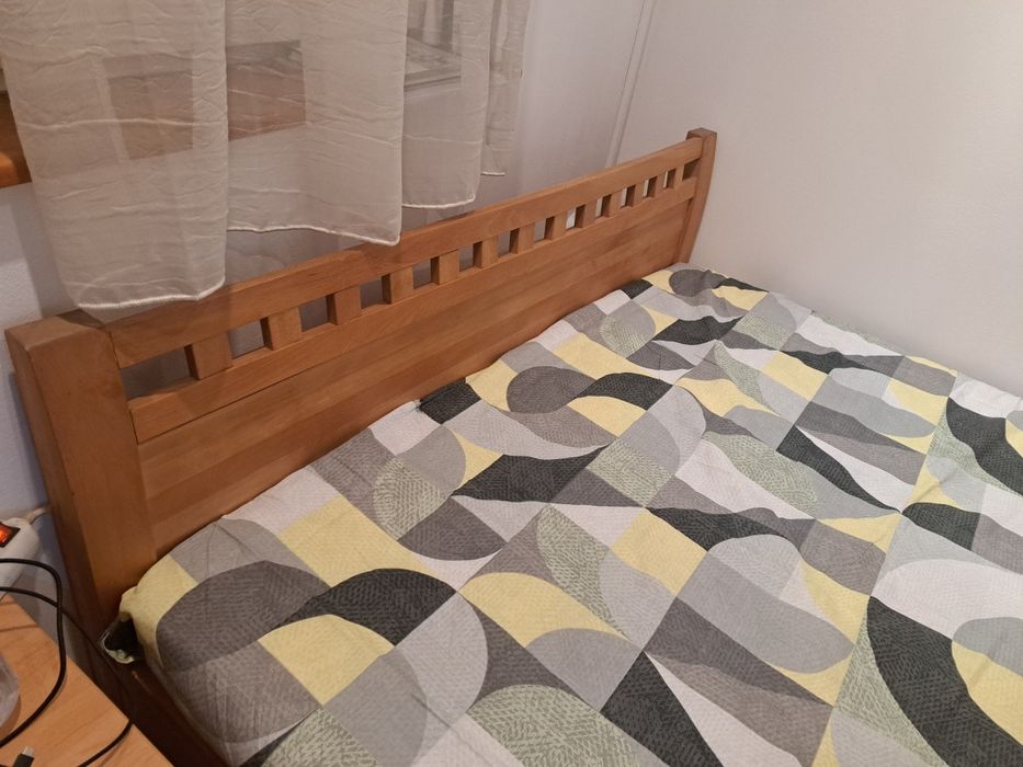 Спалня, Като нова, Масивно дърво, с Матрак 140*190