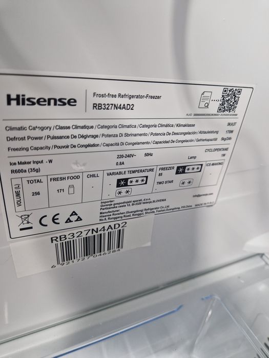 Хладилник с фризер Hisense A++ Нов 55 см