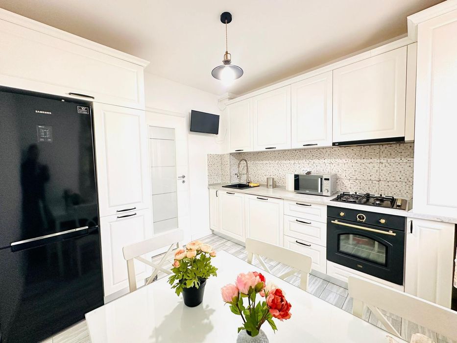 Închiriez apartament spațios cu 3 camere și 2 băi + Loc de Parcare Inclus Disponibil Imediat - View 2