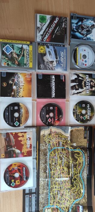 Consolă (PS3) + 2 Controllere + 12 Jocuri, Perfect Funcțională