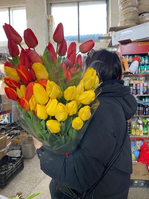 Тюльпаны розы цветы